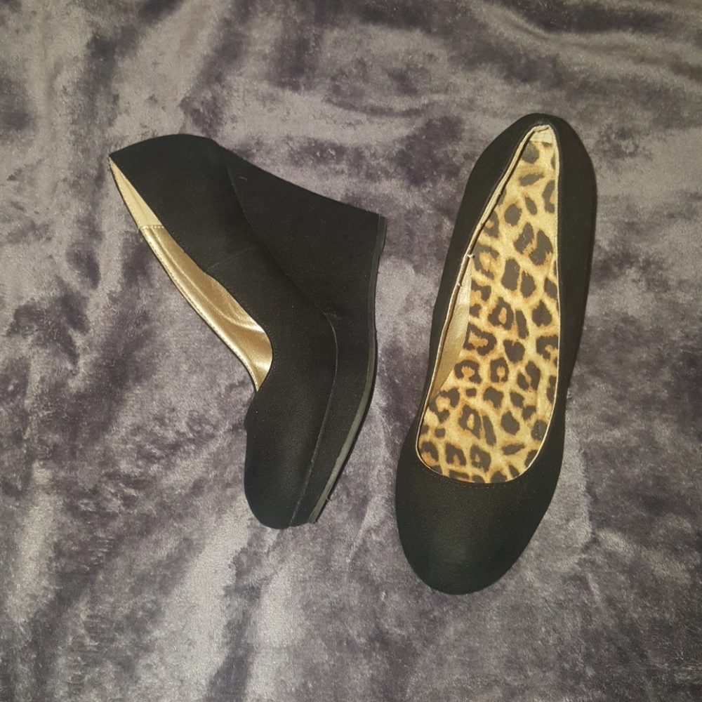 [Good] Black wedges Size 7